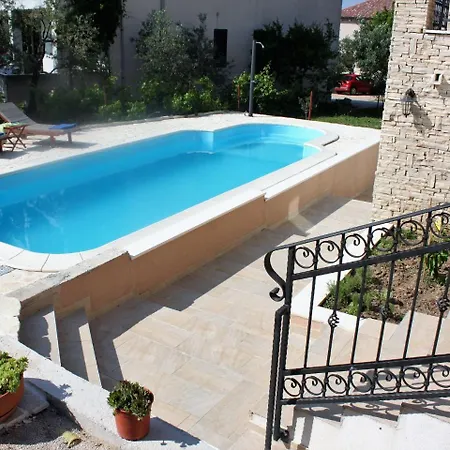 Villa Quaint In With Pool *