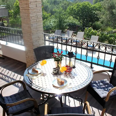 Quaint In With Pool