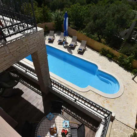 Villa Quaint In With Pool