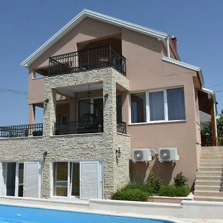 Villa Quaint In With Pool Murter
