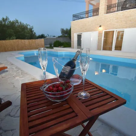Villa Quaint In With Pool *